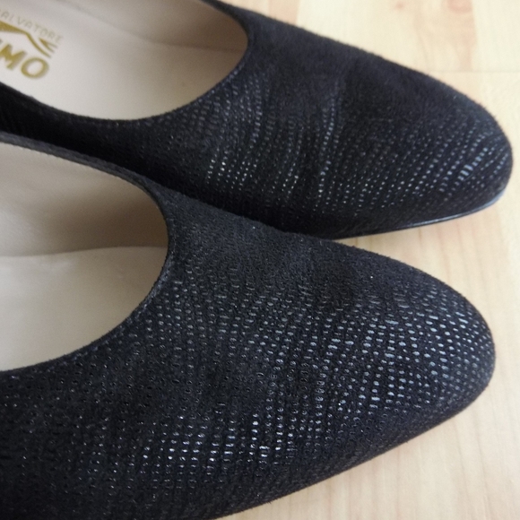 Salvatore Ferragamo Embossed Leather Pumps 8 AA - Picture 3 of 8